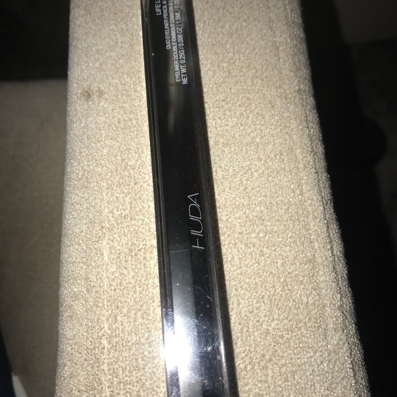 Huda Beauty Duo Eyeliner Pencil & Liquid Brand New - Picture 2 of 3